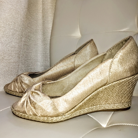 LifeStride tan wedges heels - Picture 1 of 2